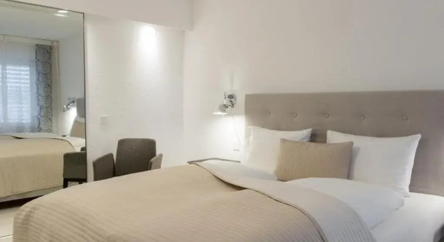 Полулюкс Hotel SiX