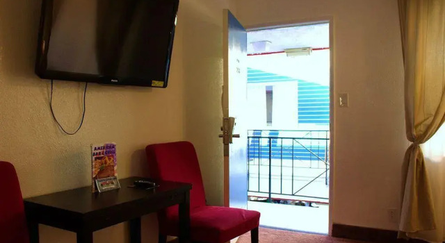 Tradewinds All Suite Hotel