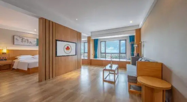 Люкс с видом на озеро Gulan·Chiminglixiang Hotel