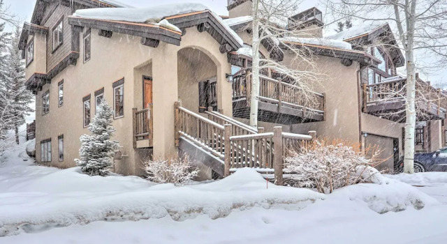 House w/ Hot Tub & AC - Shuttle to Skiing!, Забронировать Дом для отпуска Виллы Эйвон, Вилла