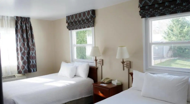 Четырёхместный номер Standard Monument Mountain Motel