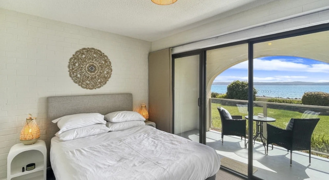 Beachside Apartment Overlooking Casey's Beach, Book Lejlighed Batehaven New South Wales