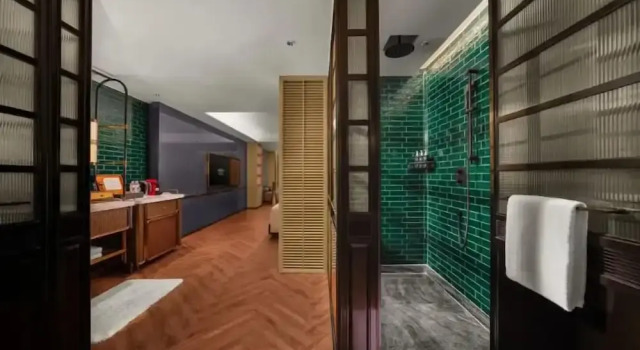 Двухместный номер Premium с балконом и с видом на реку Hotel Indigo Harbin Central Avenue by IHG