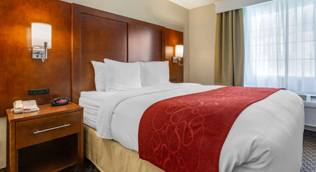 Spark by Hilton Tempe Phoenix Airport, Забронировать Отель Пруд в Темпе Phoenix Metropolitan Area, рядом с Детский музей Halle Heart