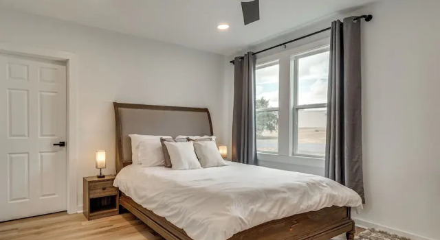 Near Historic Georgetown Square! Updated Home