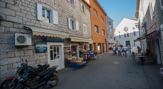 Apartment Antea, Забронировать Апартаменты/квартира Синь Dalmatian Zagora