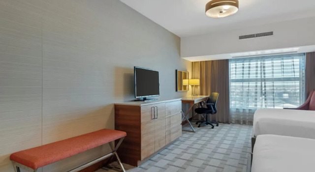 Двухместный люкс Corner с видом на аэропорт Radisson Hotel & Conference Centre Calgary Airport