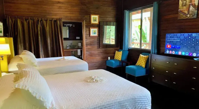 Standardowy czteroosobowy pokój z widokiem na rzekę Dream Valley Belize