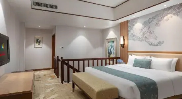 Трёхместный семейный люкс Дуплекс с видом на море West Gulf Holiday Hotel