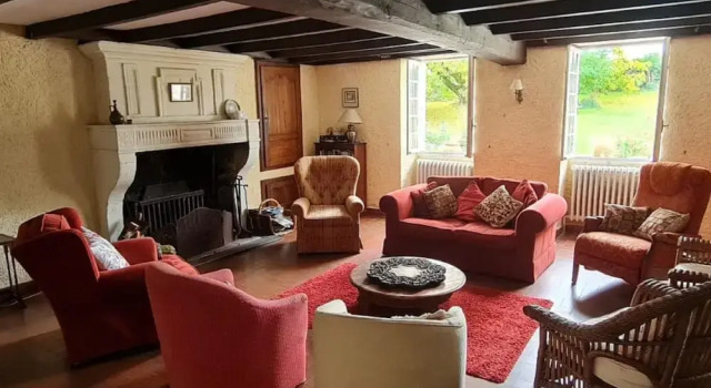 Beautiful Holiday Home With Private Pool, Rezerwuj Dom wakacyjny Hotele w Charente-Maritime z basenem, Basen