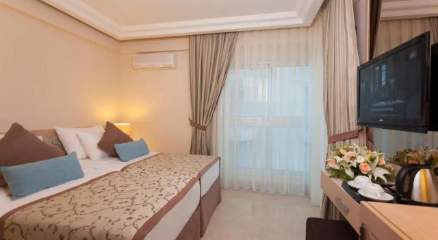 Трёхместный номер Economy Xperia Saray Beach Hotel