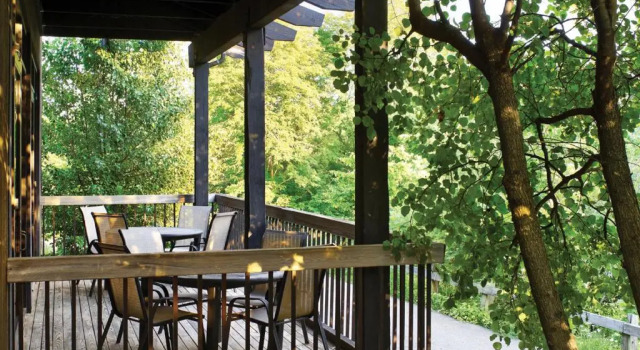 Четырёхместный номер Standard с балконом Shawnee Lodge & Conference Center