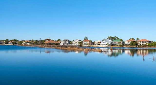 Коттедж с балконом Destiny Beach Villas 17 Between the Waters