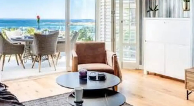 Beachy Apartment w Pool Ocean Views Beach Steps, Забронировать Апартаменты/квартира Отели Cape Peninsula с парковкой, Парковка
