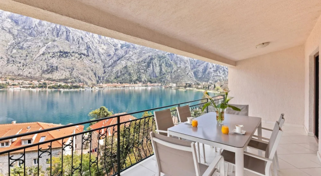 Апартаменты Comfort с 3 комнатами с балконом и с видом на море Apartments Dončić