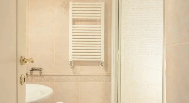 Komfort Einzel Zimmer Keller Colosseum B