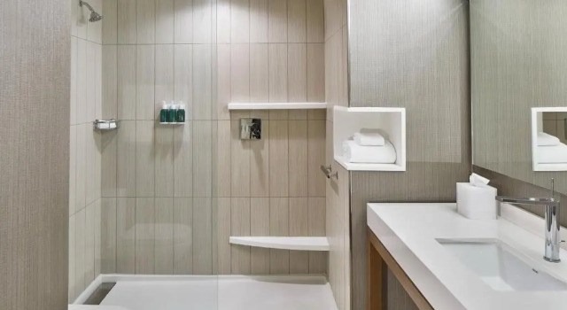 Четырёхместный люкс Courtyard Baltimore Downtown/McHenry Row