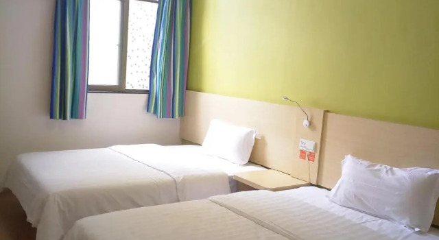 Двухместный номер Standard 7Days Inn Panyu Square Shilian Road Branch