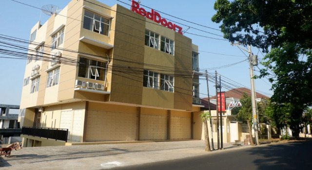 RedDoorz near Akademi Kepolisian Semarang