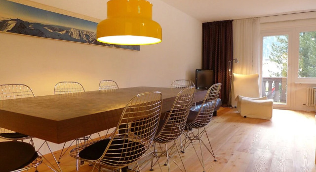 Chesa Vuorcha Zuoz in Zuoz, Rezervați Apartament Zuoz 