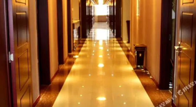Xida Xinyue Holiday Hotel, Prenota Hotel Shangluo Shaanxi