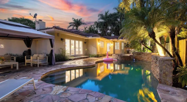 Коттедж 5mins to Beach Pool + Hot Tub Billiards Coral Ridge Getaway by Avantstay