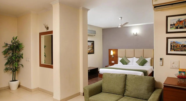 Ahuja Residency DLF Phase 2, Réserver Hôtel Hôtels à Haryana avec piscine, Piscine
