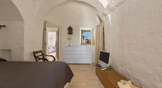 298 Trullo Luna by Perle di Puglia