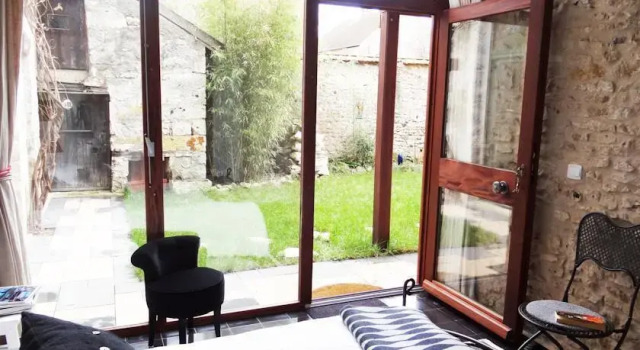 La Mona Guest House, Book Guesthouse  