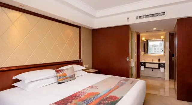 Двухместный номер Deluxe с видом на озеро Hangzhou Xinqiao Hotel
