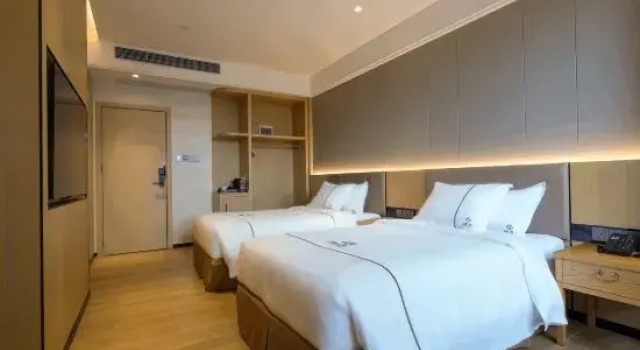 Люкс Four Seasons Hotel (Wuchuan Airport)