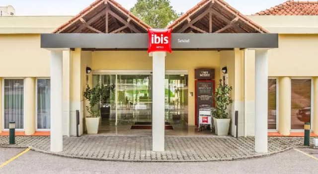 Ibis Setubal, Забронировать Отель Отели Сетубала с бассейном, рядом с Castelo São Filipe, Бассейн