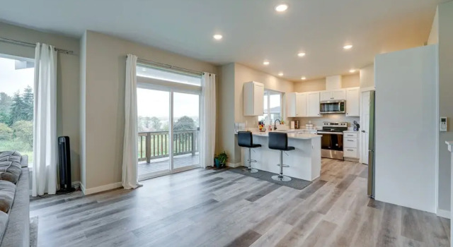 Modern Blaine Vacation Rental, 33 Mi to Vancouver!, 预订 酒店 布赖恩 华盛顿州