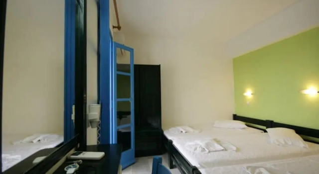 Трёхместный номер Standard с балконом Sunny Beach Studios