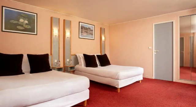 Четырёхместный номер Standard Hotel Antin St Georges
