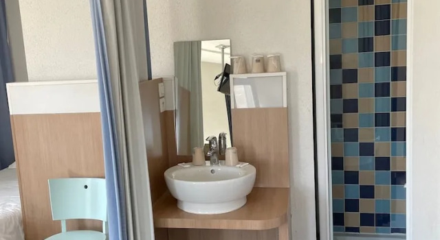 Четырёхместный номер Standard The Originals Access, Hôtel Millau Sud