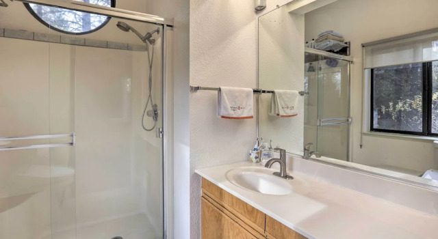 Апартаменты Homey Colfax Getaway w/ Private Hot Tub