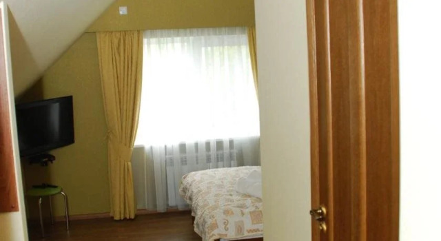 Hotel Yar, Varaa Hotelli Harkova 