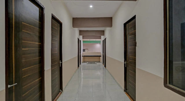 OYO 74435 Hotel Black Bird