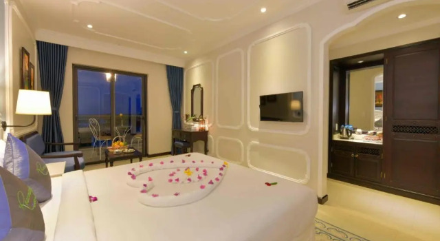 Трёхместный номер Standard с балконом и с видом на город Hoi An Rosemary Boutique Hotel & Spa - A Peaceful Retreat