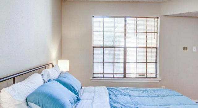 Lovely 2 BR, 1 ba condo near Medcenter, Забронировать Отель Хьюстон Texas Gulf Coast, рядом с Baylor St. Luke's Medical Center-McNair Campus