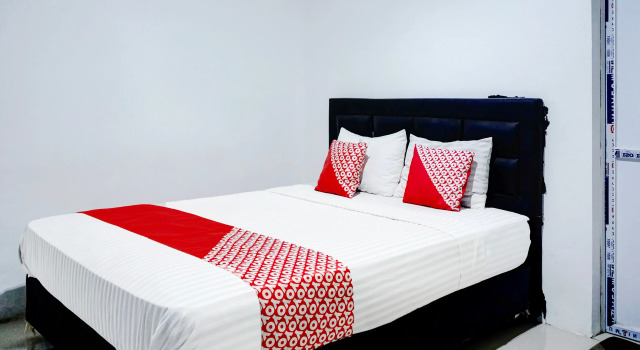 Номер Deluxe Hotel Siti Nurbaya Syariah