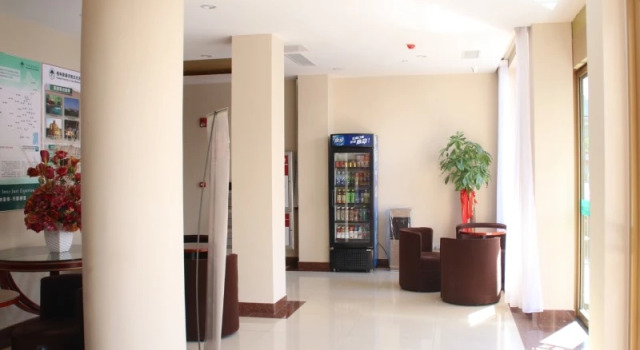 GreenTree Inn ShanDong JiNan East WenHua Road Taishan Technology Mansion Express Hotel, Забронировать Отель Отели Lixia District 3 звезды, 3*