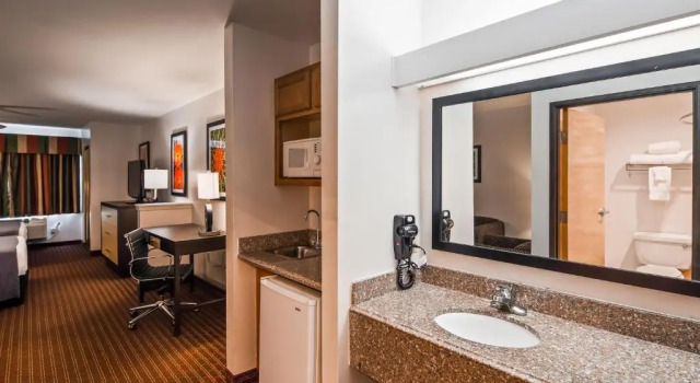 Двухместный люкс Best Western Inn & Suites