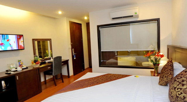 Двухместный номер Deluxe с балконом и с видом на море Hanoi Golden Hotel