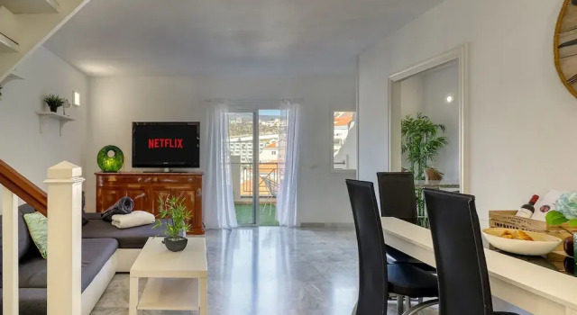 Two-floor Penthouse w Complex Pool Outdoor Terrace, Prenota Appartamento Arona 