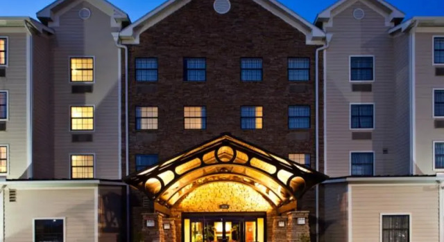 Кровать в общем номере Staybridge Suites Tampa East- Brandon by IHG