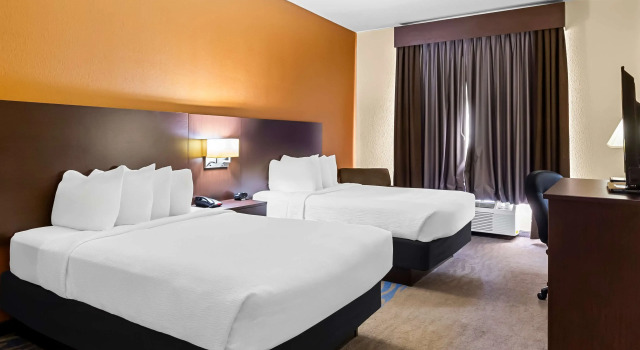 Четырёхместный номер Standard Best Western St. Louis Airport North Hotel & Suites
