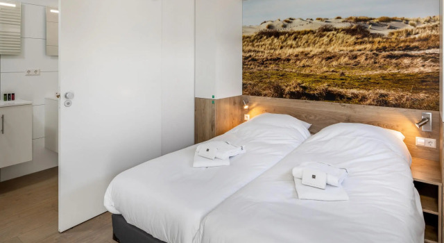 Detached Luxury Lodge near Sea, Book Vacation Home Kamperland 