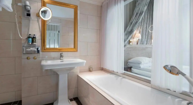 Двухместный номер Superior Hotel Bristol